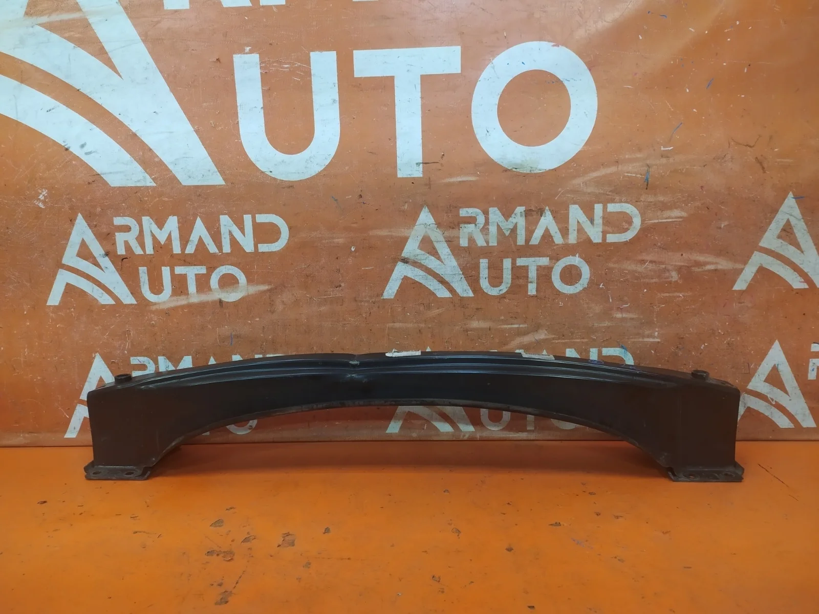 Усилитель бампера Volkswagen Touareg 2010-2018