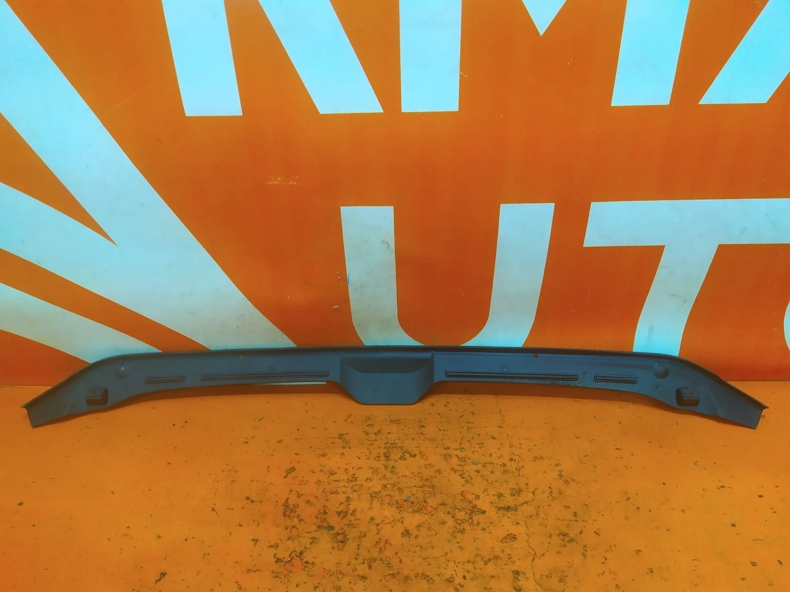 Уплотнитель капота Audi A4 2015-нв B9