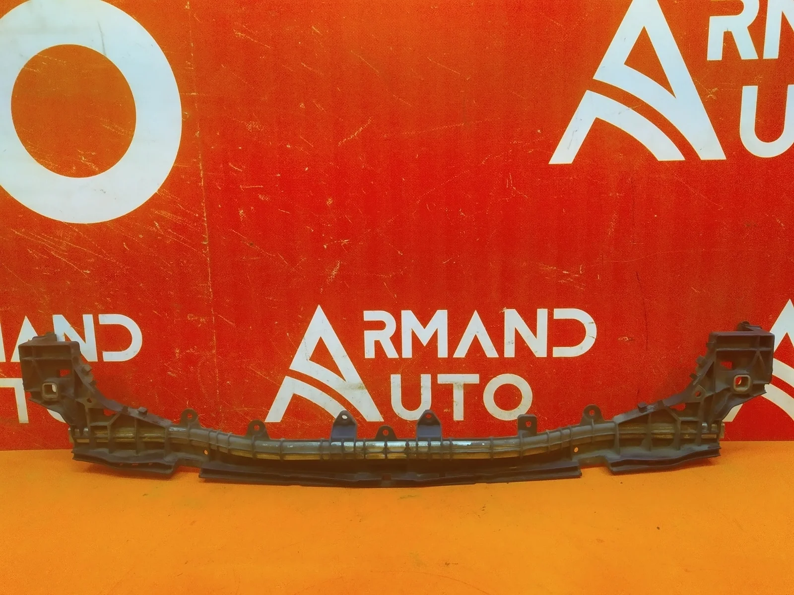 Кронштейн радиатора Mercedes -Class 2014-2021 W205