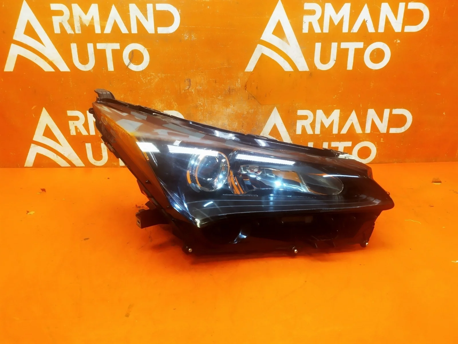 Фара Lexus NX 2014-2017