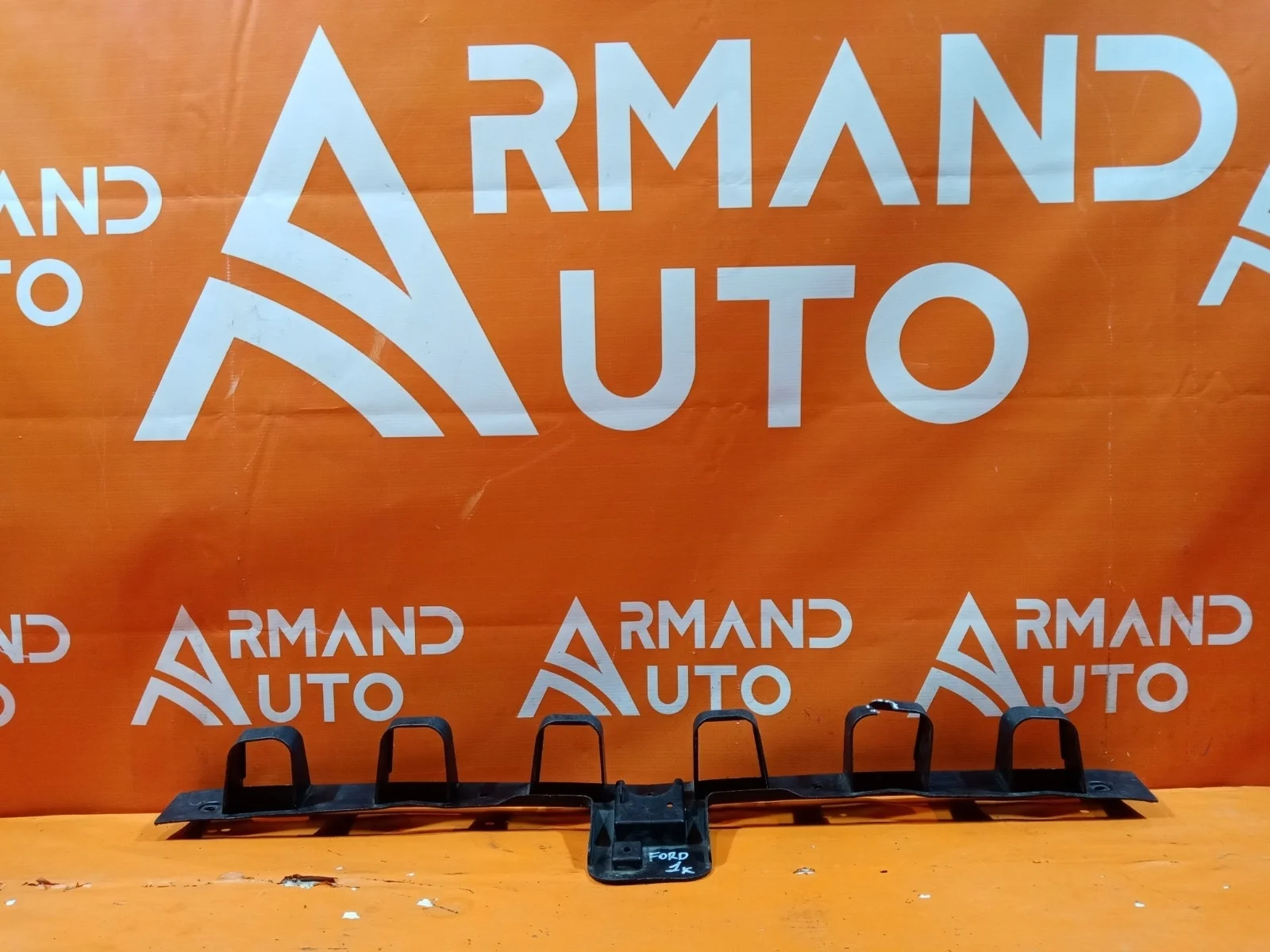 Кронштейн бампера центральный Ford Focus 2011-2019 3