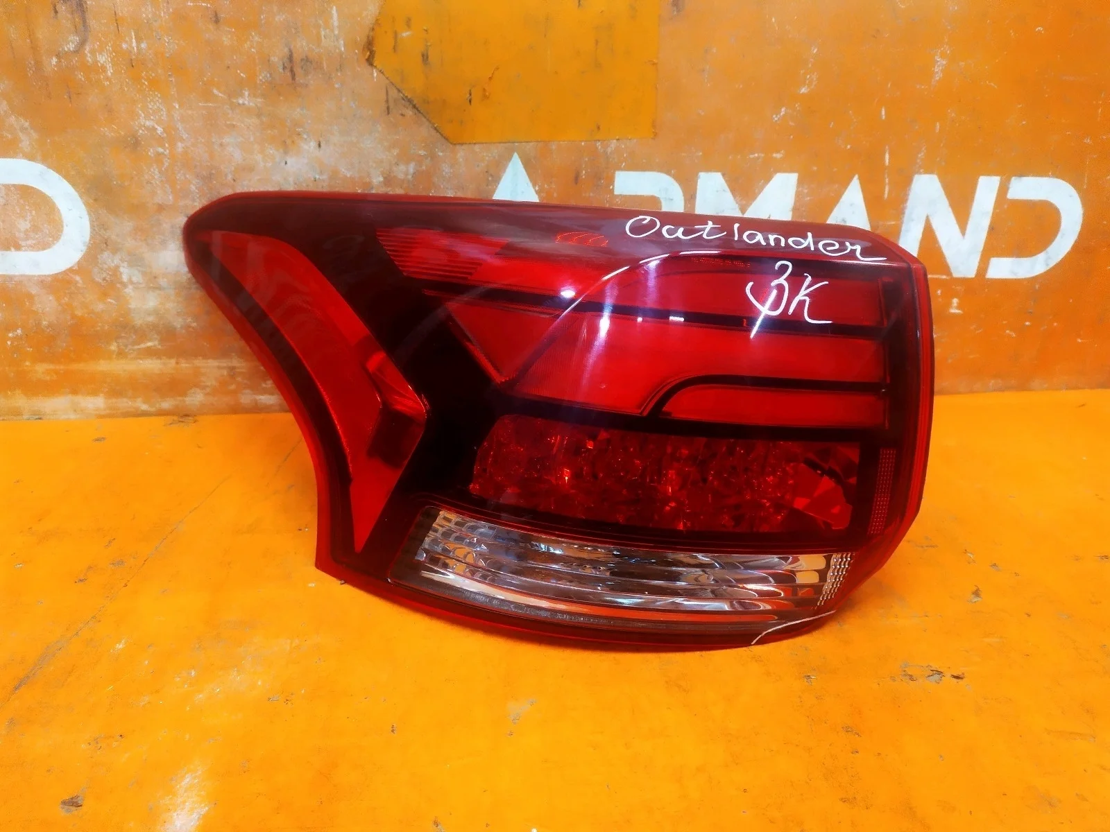 Фонарь внешний Mitsubishi Outlander 2015-нв 3