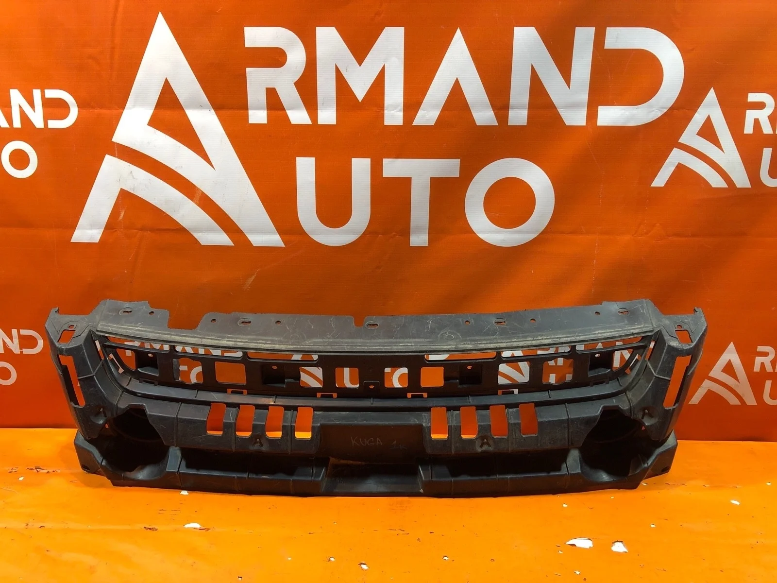 Кронштейн решетки радиатора Ford Kuga 2012-2016 CBS