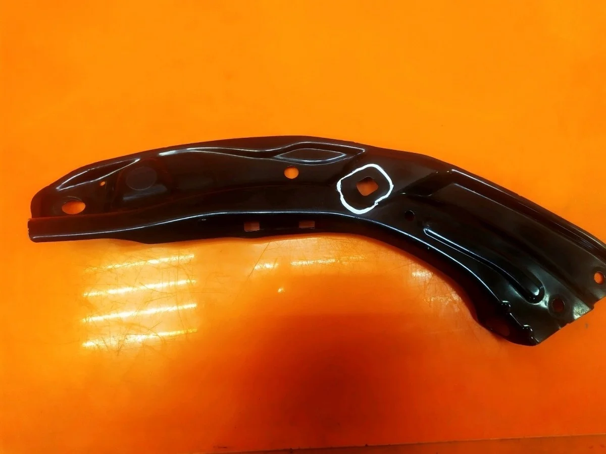 Кронштейн панели Skoda Rapid 2014-2020