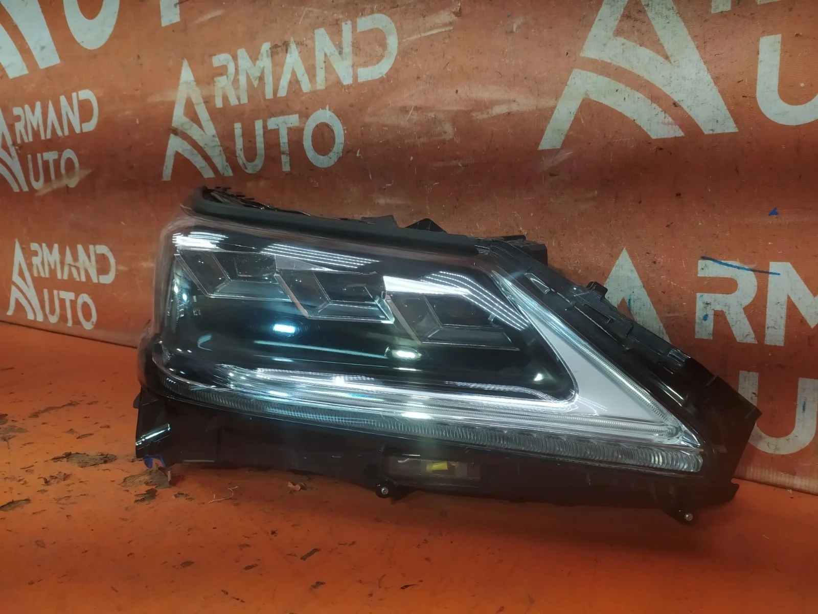 Фара Lexus LX 2015-2023 URJ200