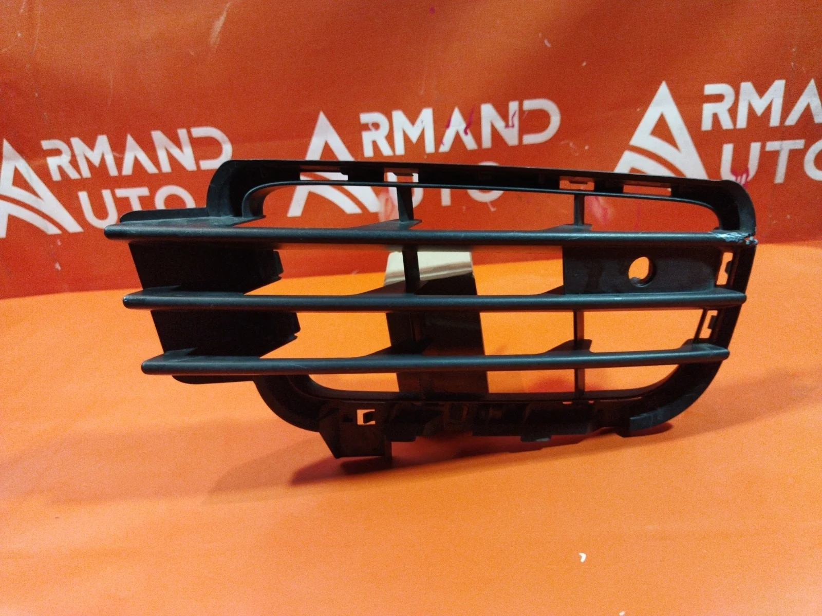 Решетка бампера Volkswagen Touareg 2010-2014