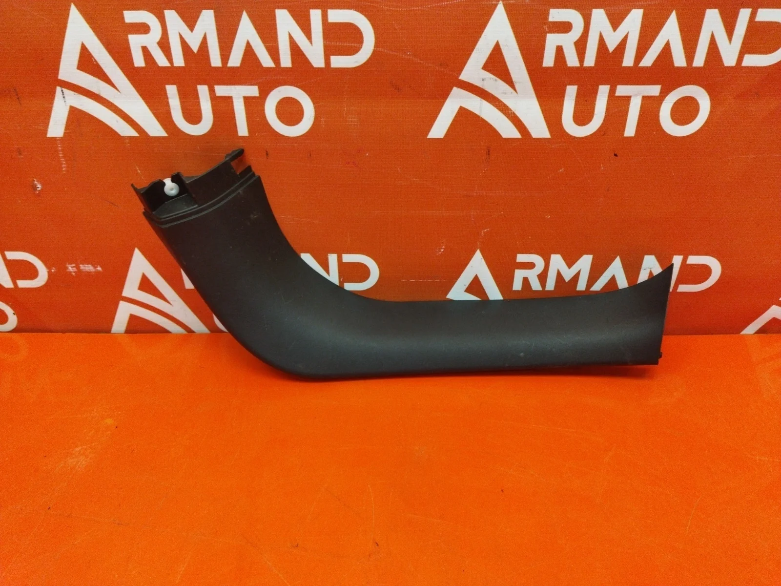 Обшивка двери багажника верхняя Mitsubishi Outlander 2012-нв 3