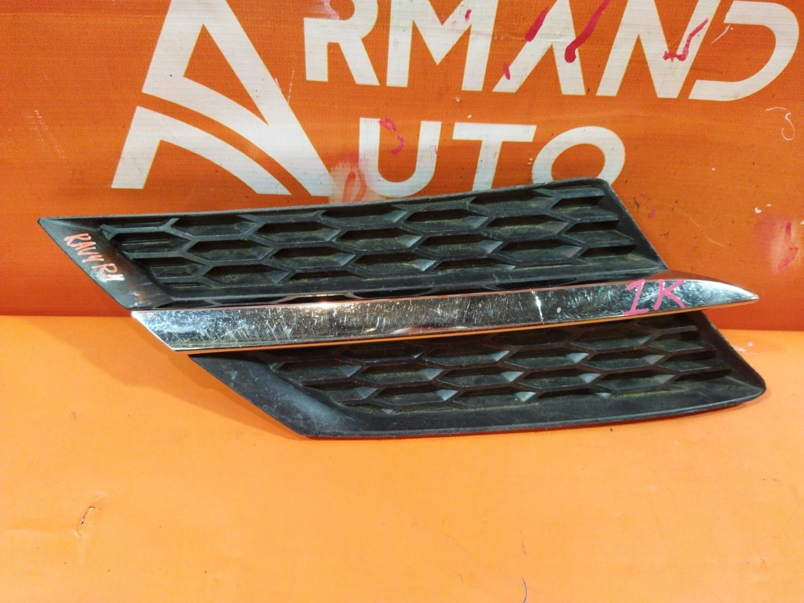 Решетка радиатора Toyota RAV4 2012-2015 CA40