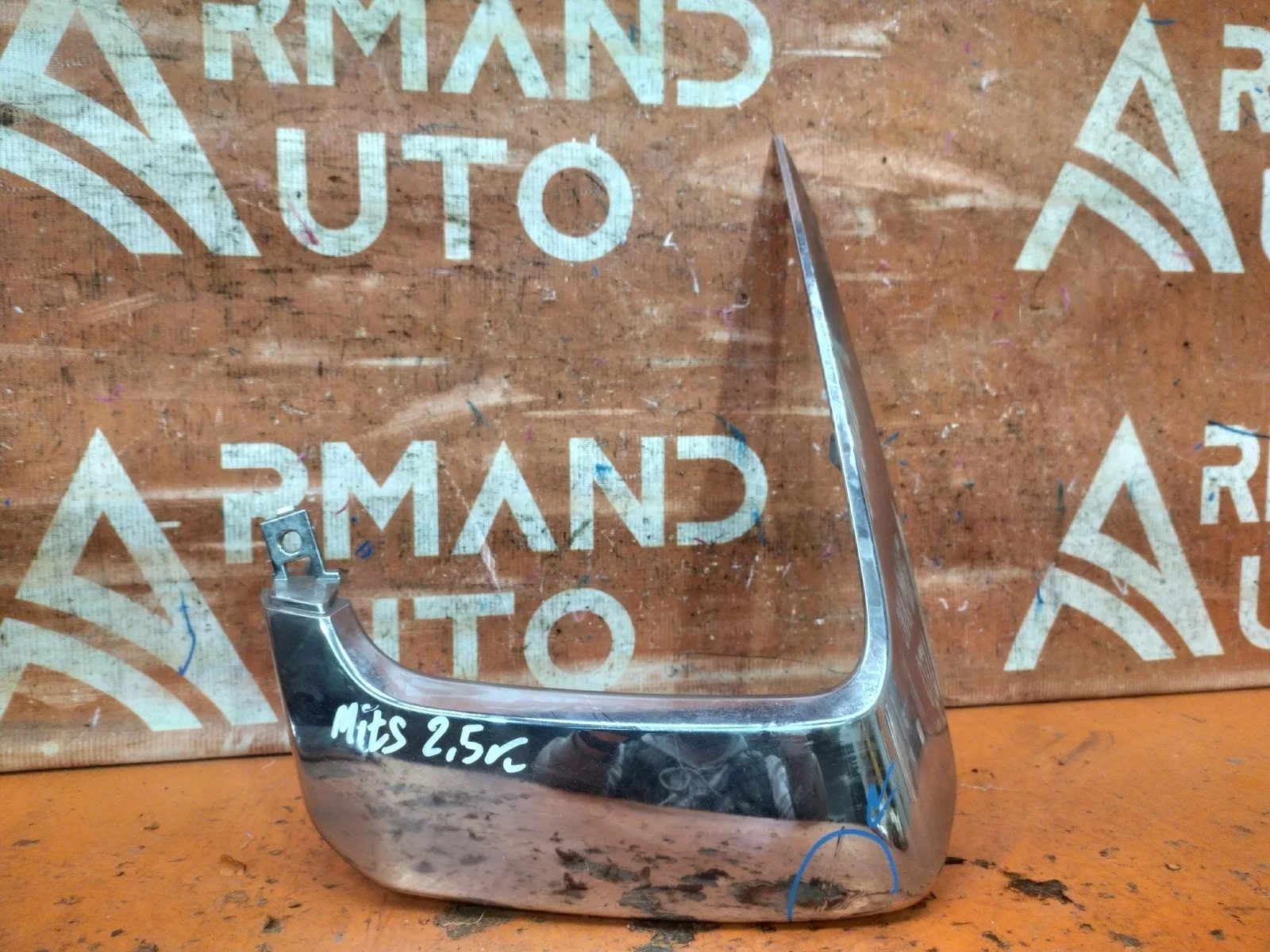 Накладка бампера Mitsubishi Pajero Sport 2015-нв 3