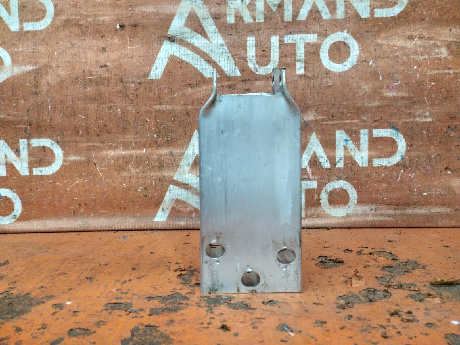 Кронштейн усилителя бампера Mercedes -Class 2014-2021 W205