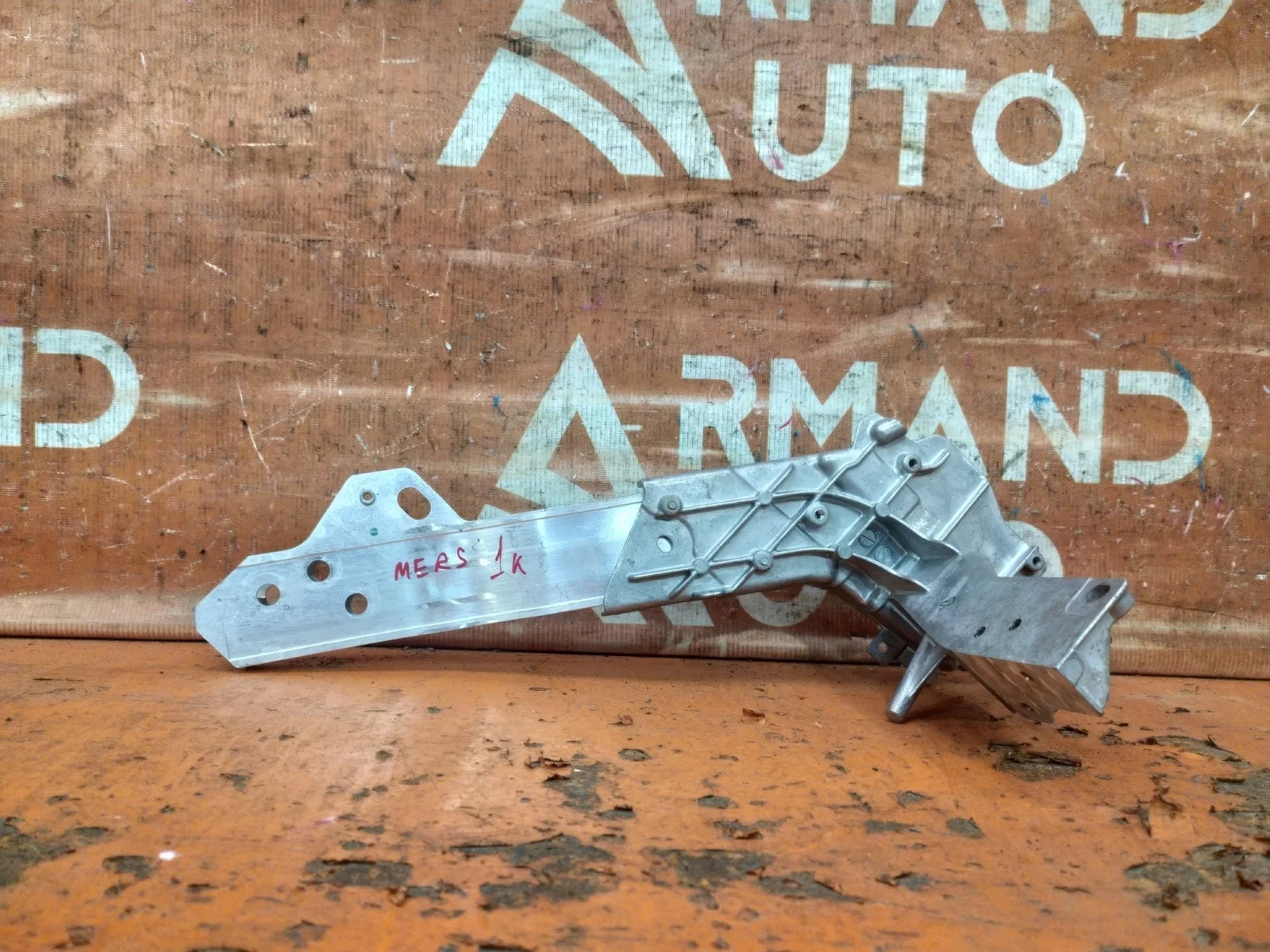 Кронштейн панели передней Mercedes GLC-Class 2015-нв X253