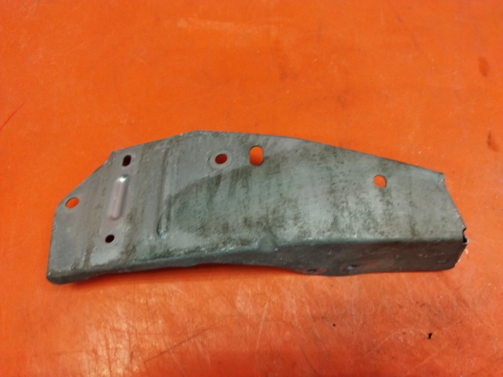 Кронштейн усилителя бампера верхний Mitsubishi Outlander 2012-нв 3