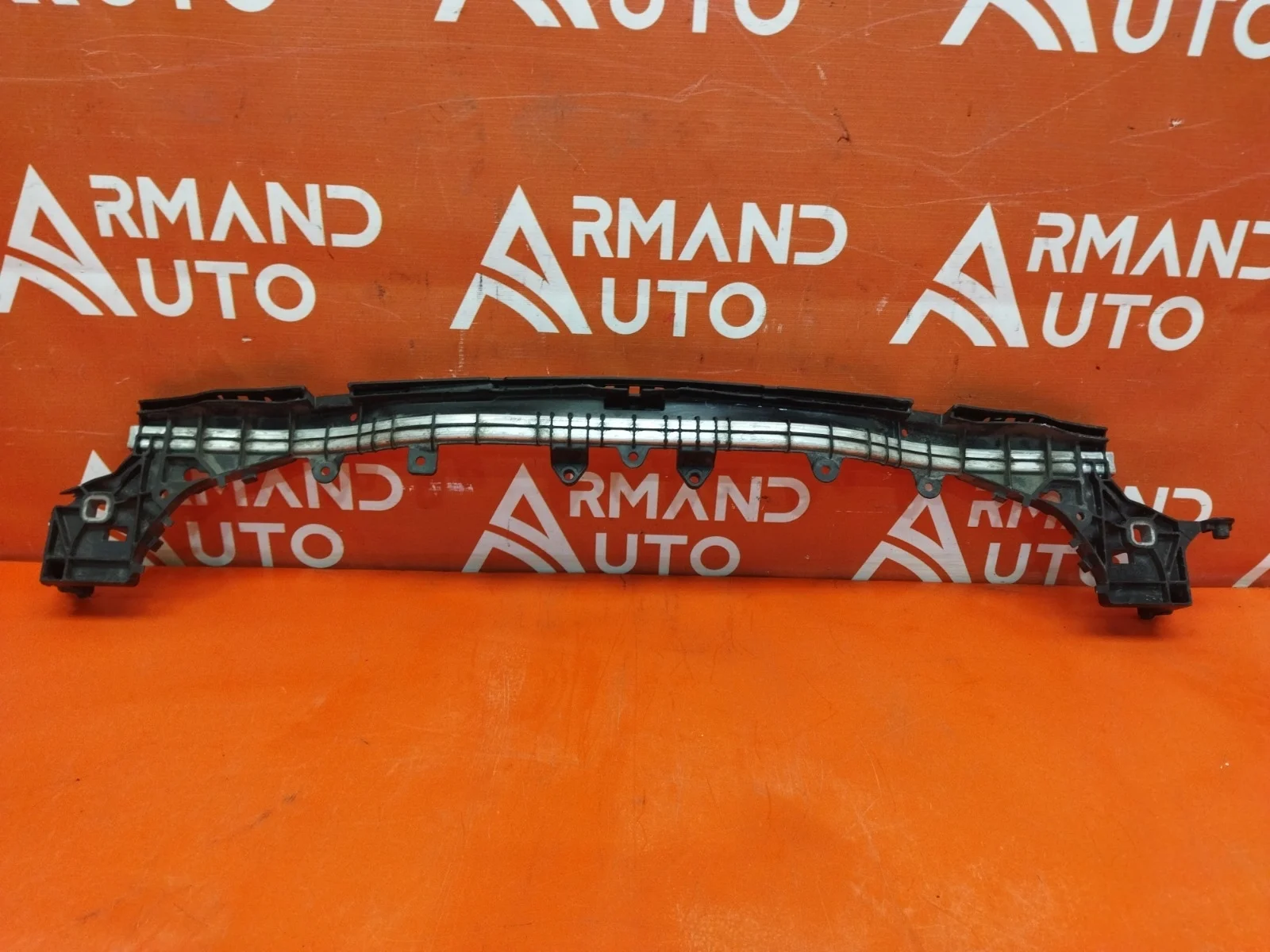 Кронштейн радиатора Mercedes -Class 2014-2021 W205