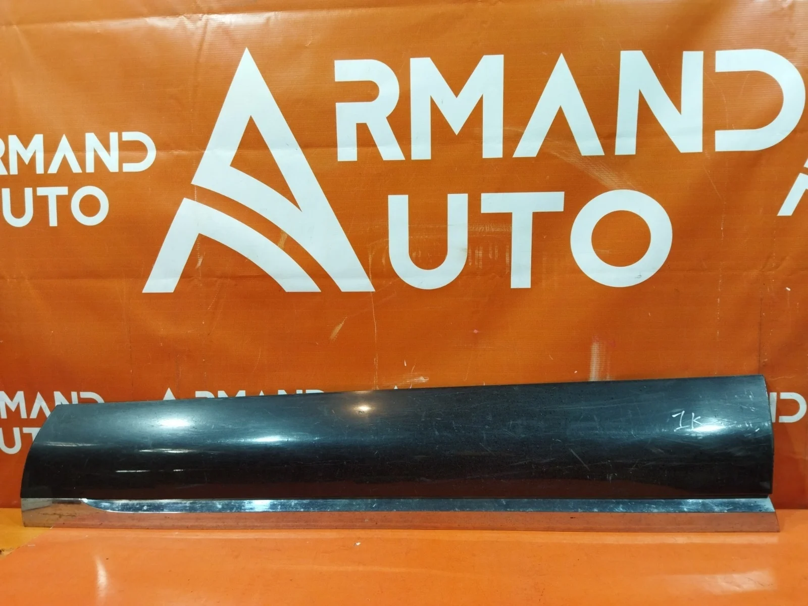 Молдинг двери Volkswagen Touareg 2010-2018