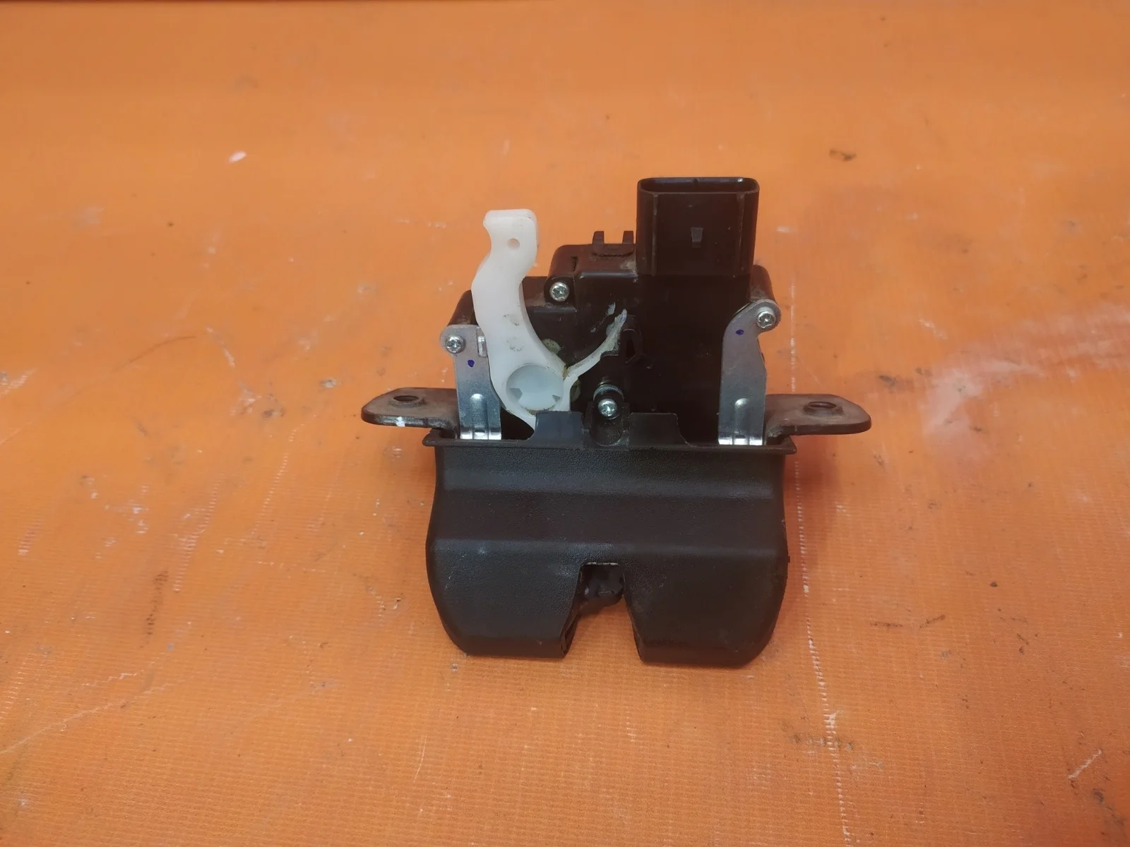 Замок двери багажника Kia Sportage 2016-2022 4 QL