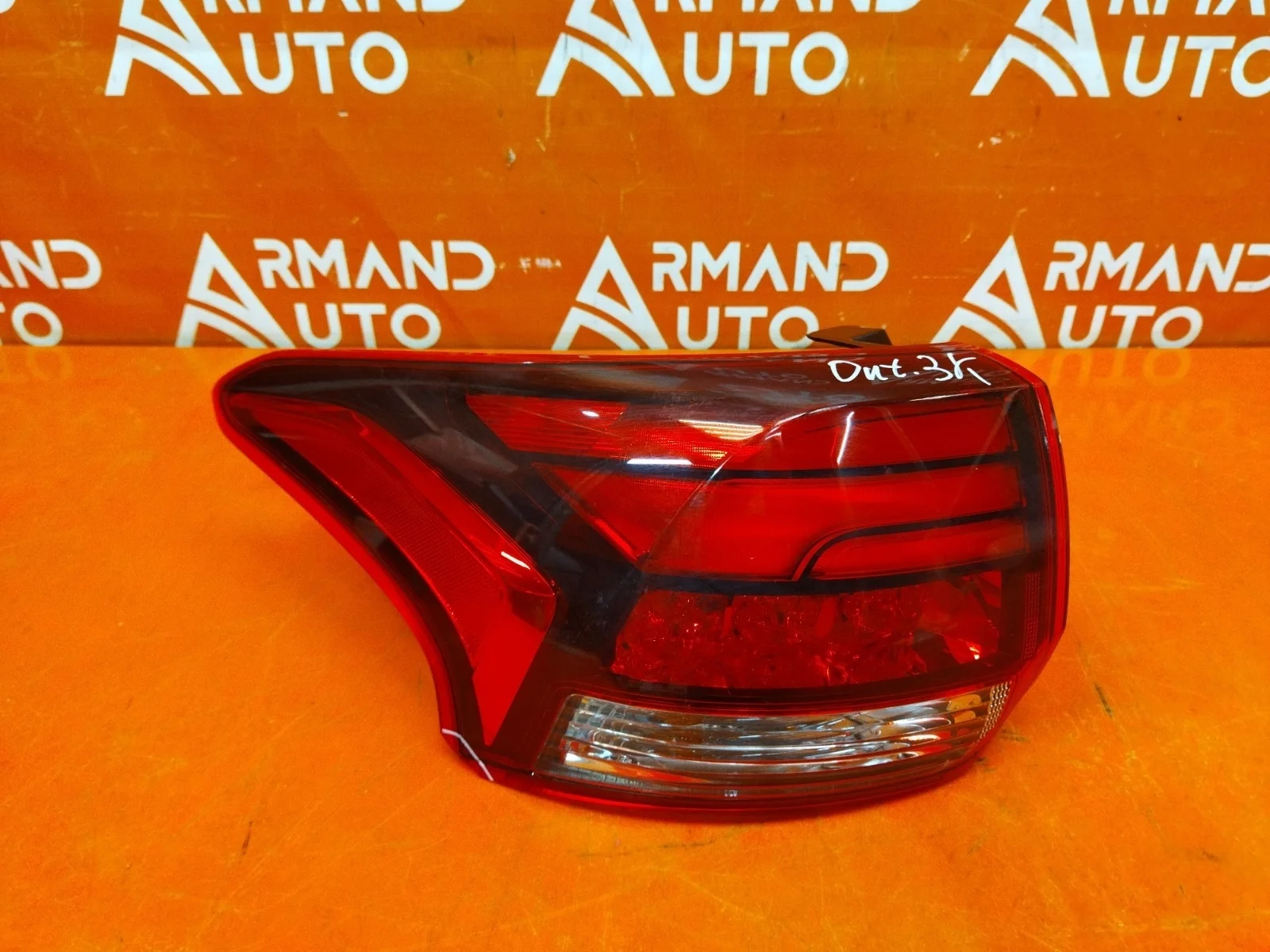 Фонарь внешний Mitsubishi Outlander 2015-нв 3