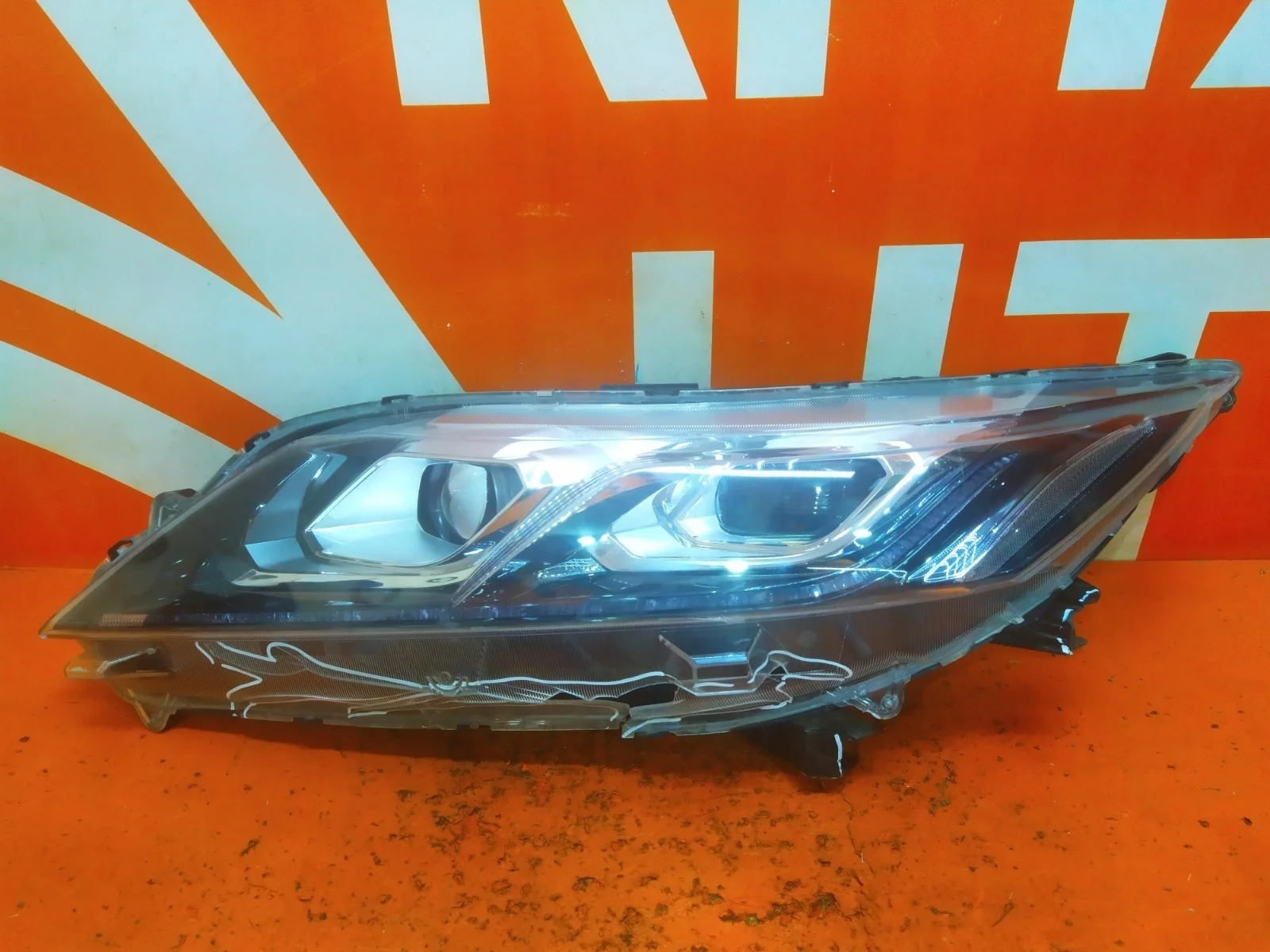 Фара Mitsubishi Eclipse Cross 2017-нв