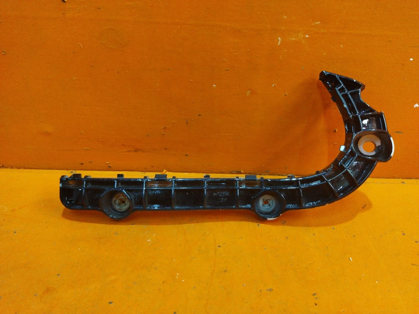 Кронштейн бампера Mitsubishi Outlander 2005-2009 XL