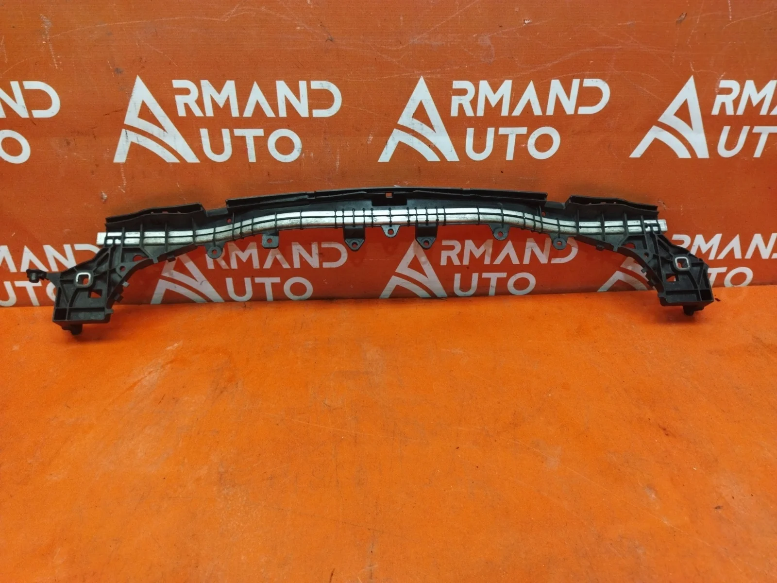 Кронштейн радиатора Mercedes -Class 2014-2021 W205