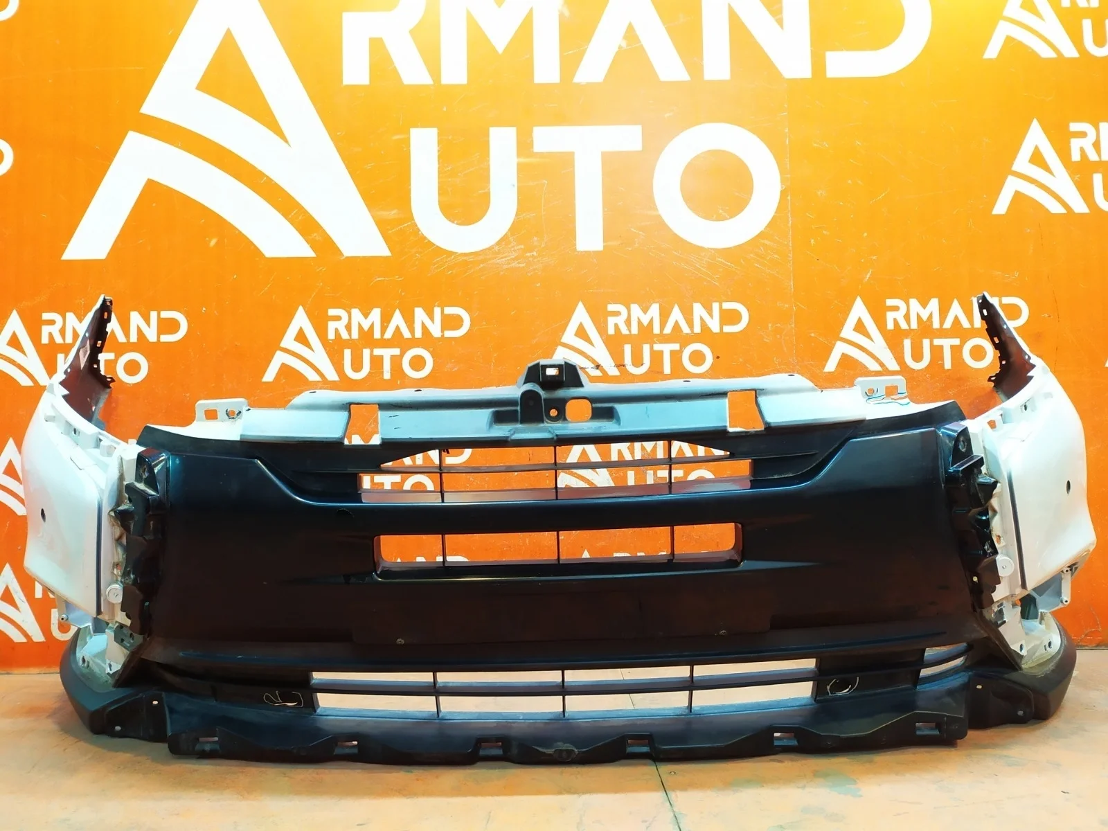 Бампер Mitsubishi Outlander 2015-2018 3