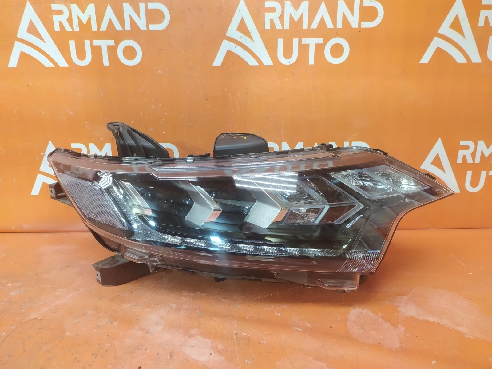 Фара Mitsubishi Outlander 2018-нв 3