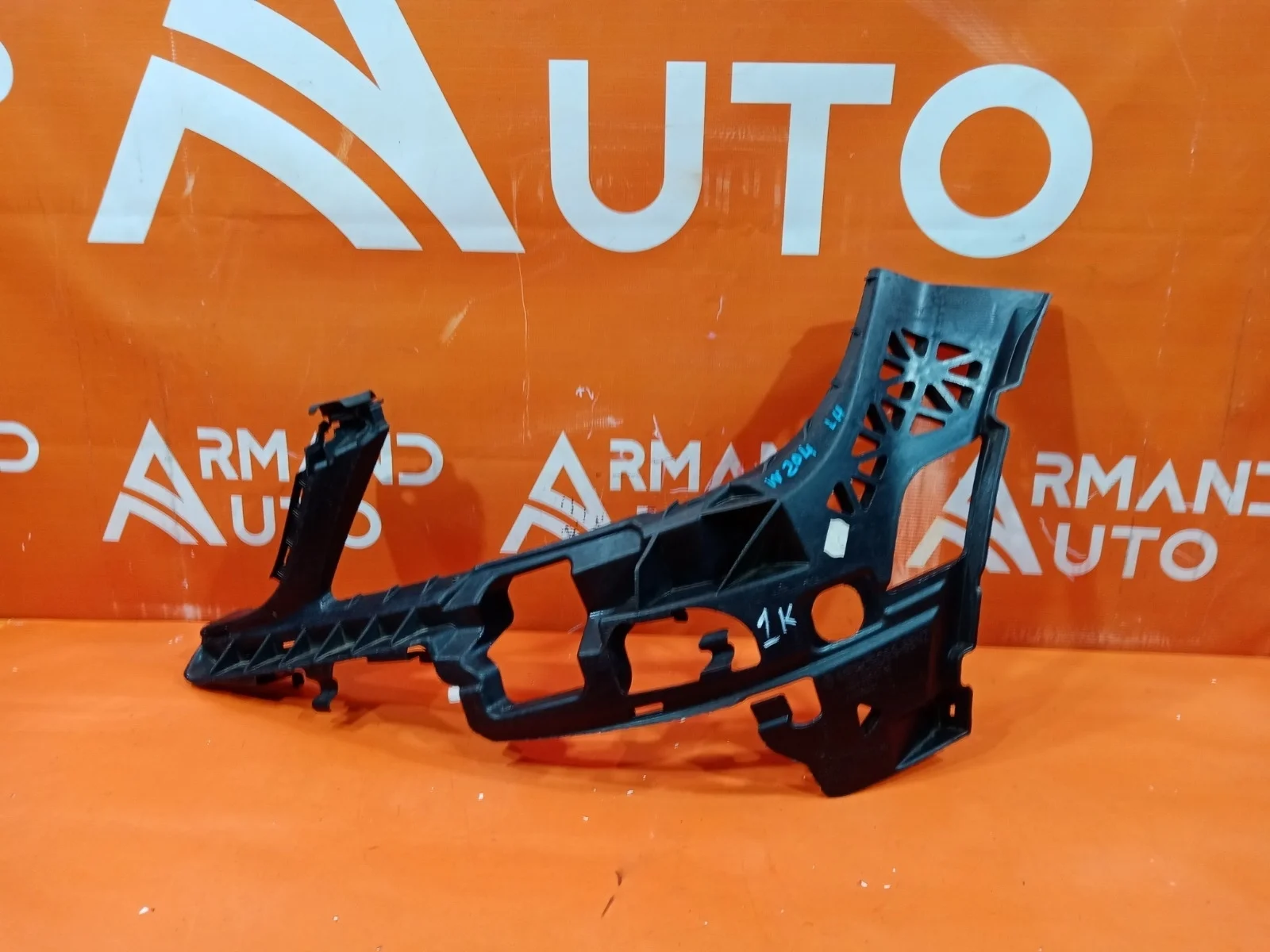 Кронштейн бампера Mercedes -Class 2006-2011 W204