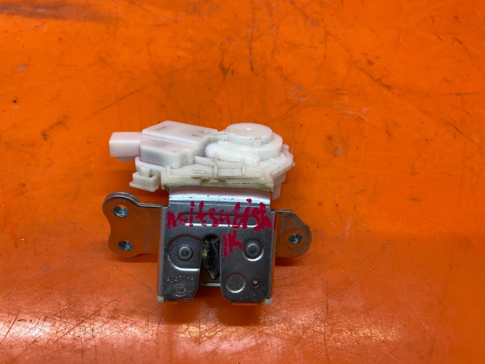 Замок двери багажника Mitsubishi Pajero Sport 2015-нв 3