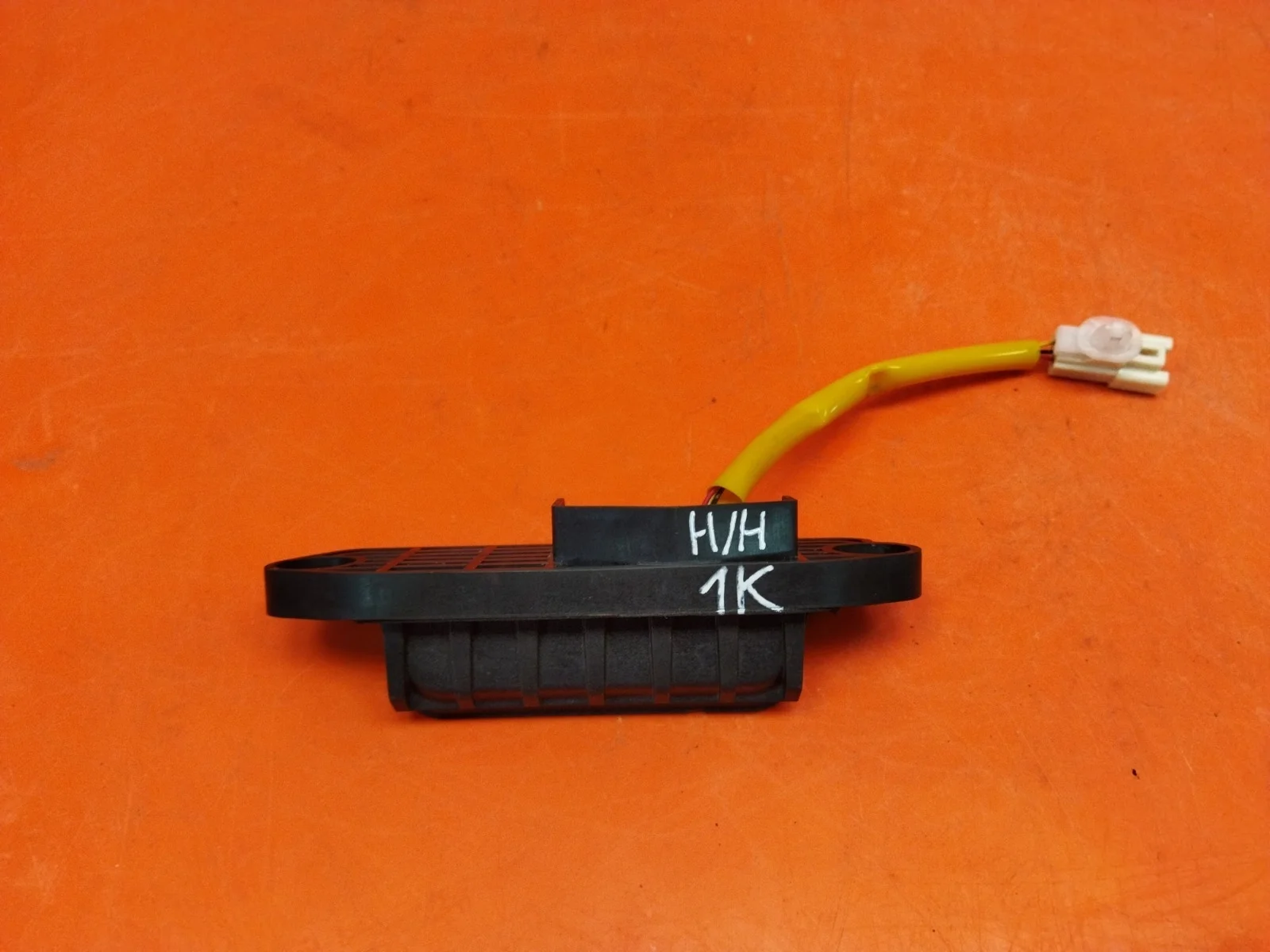 Кнопка двери багажника Mitsubishi Outlander 2012-нв 3