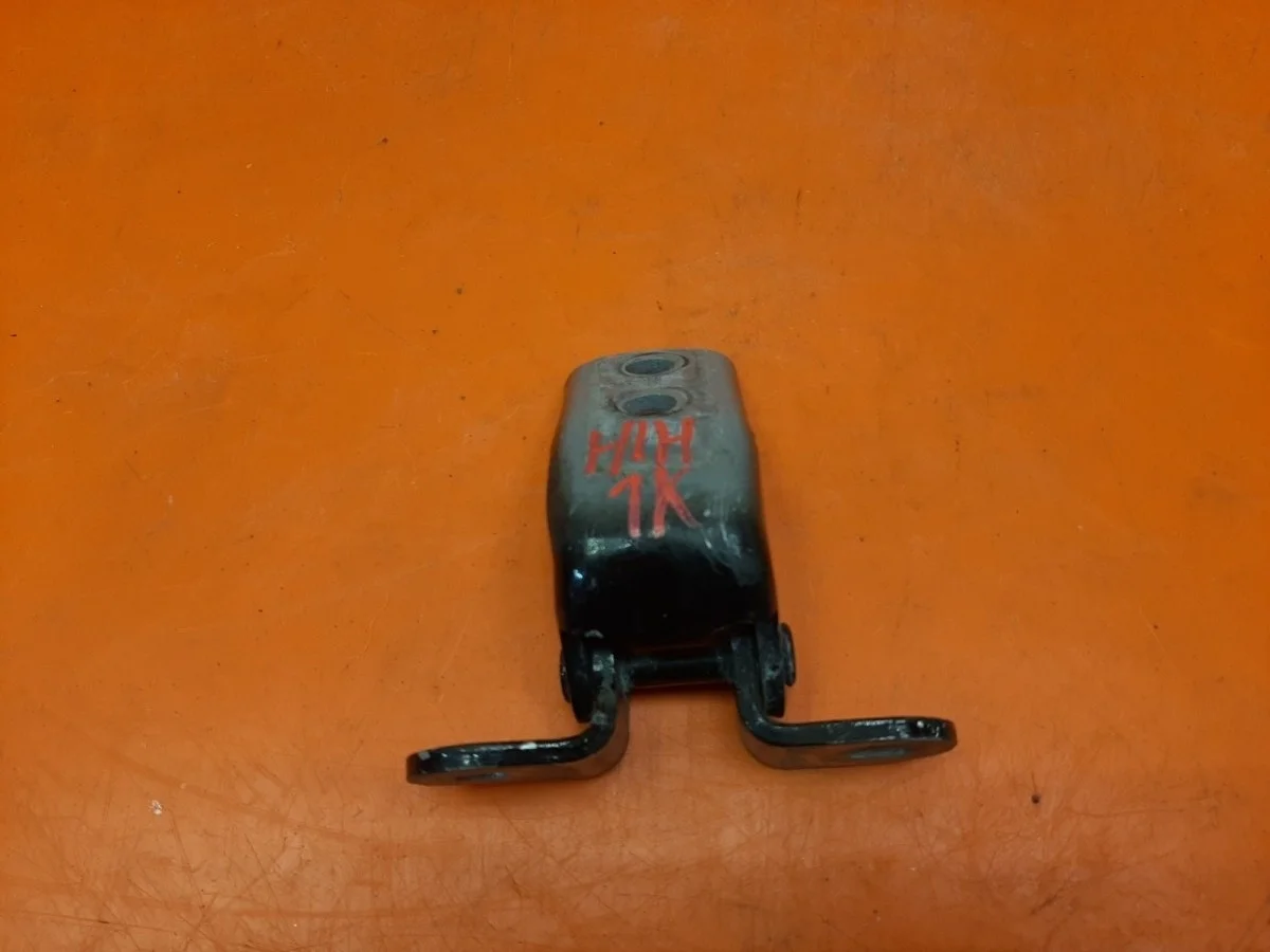 Петля двери верхняя Toyota Camry 2017-нв 8 XV70