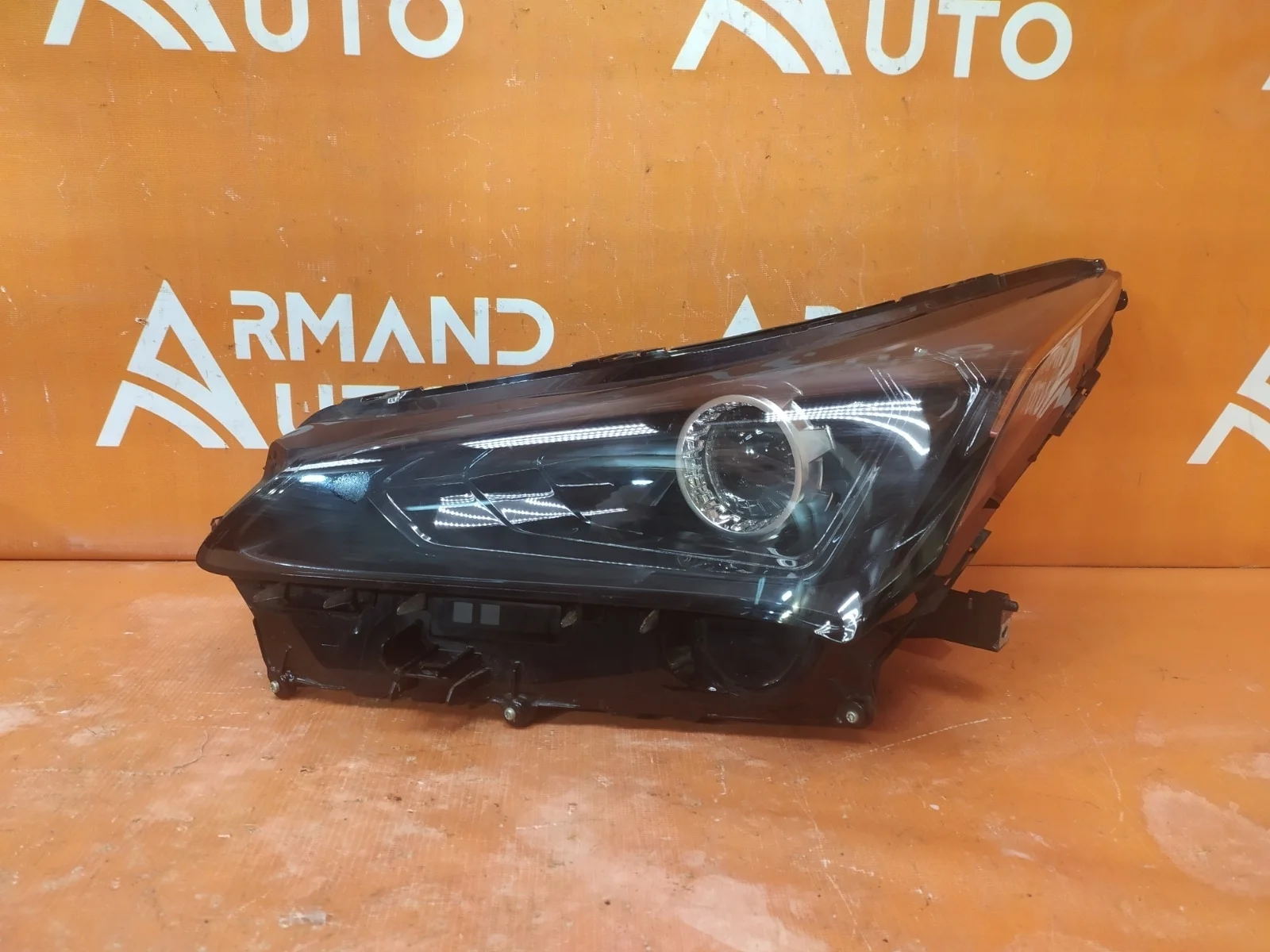 Фара Lexus NX 2017-2021