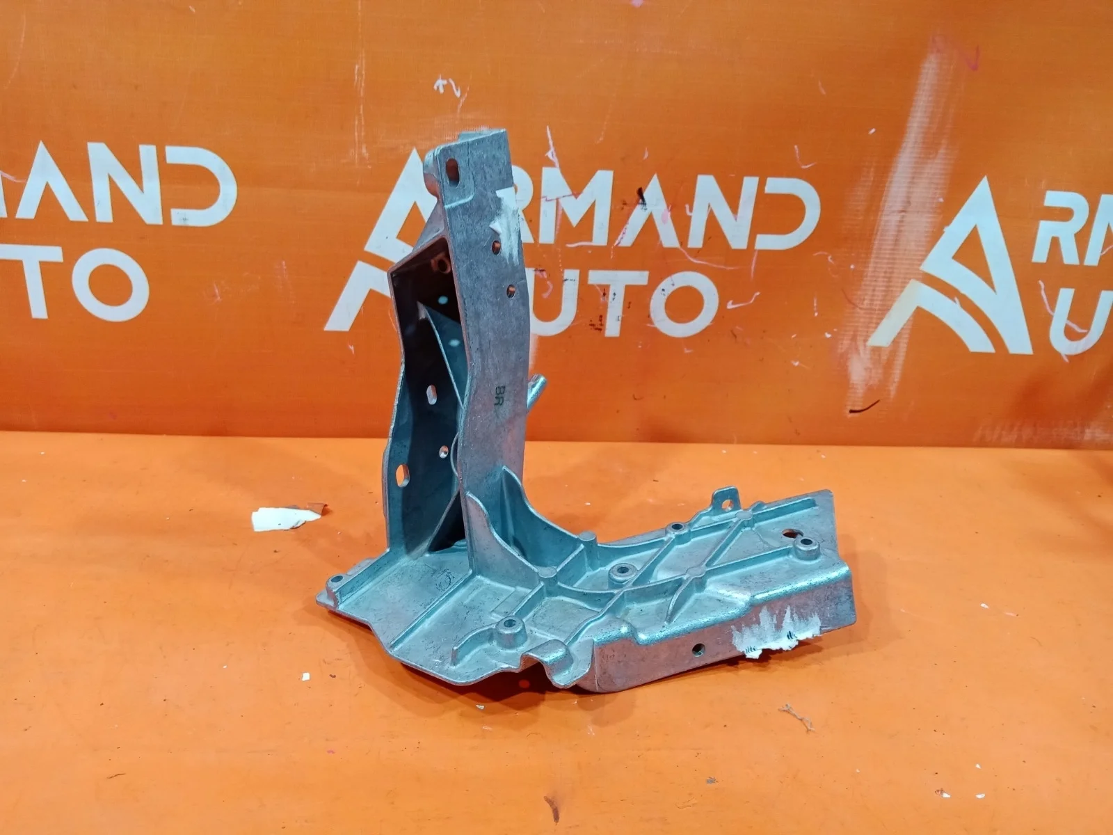 Кронштейн панели передней Mercedes GLC-Class 2015-нв X253