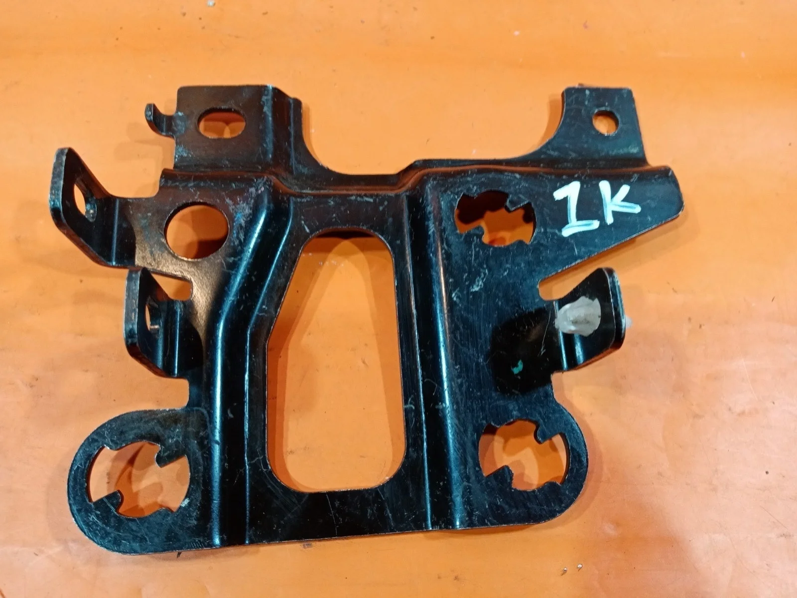 Кронштейн датчика круиз контроля Mitsubishi Pajero Sport 2015-2021 3