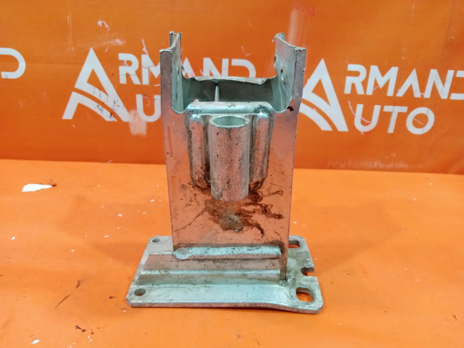 Кронштейн усилителя бампера Audi A4 2007-2015 B8