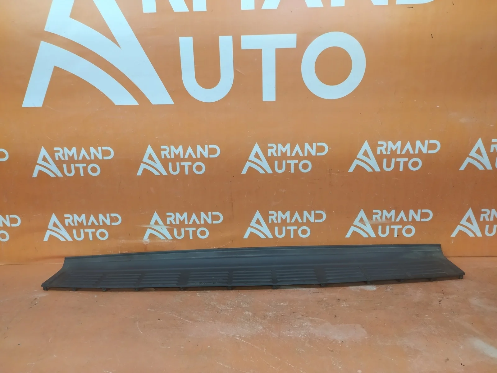 Накладка бампера верхняя Toyota Land Cruiser 2007-2021