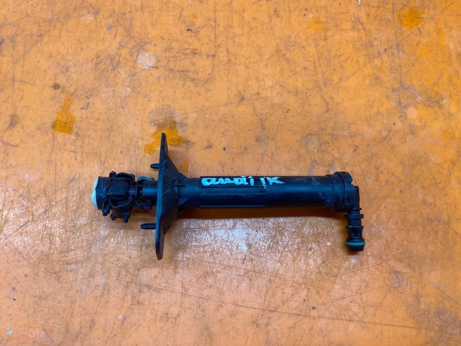 Форсунка фароомывателя audi A6 2011-2014 C7