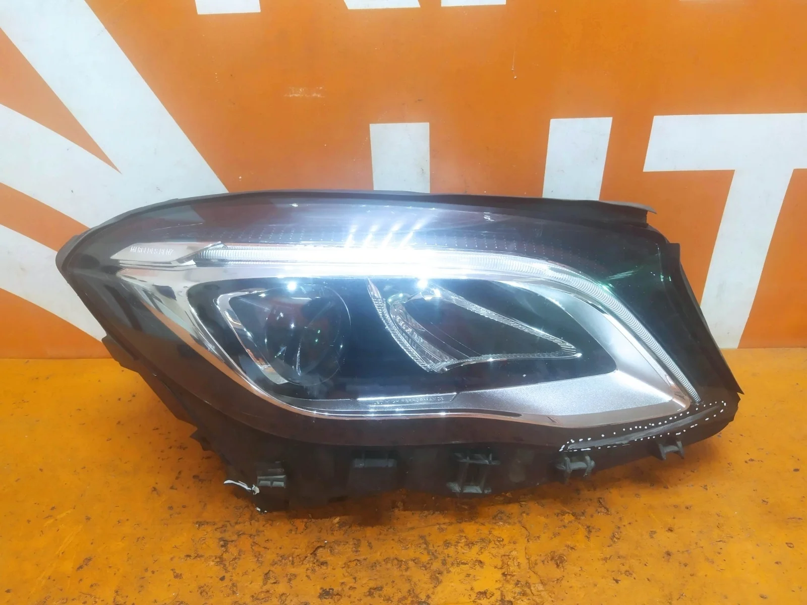 Фара Mercedes GLA-Class 2017-2020 X156