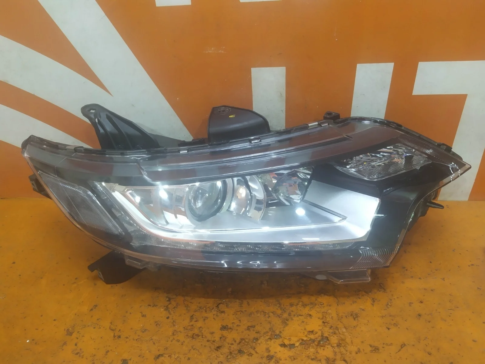 Фара Mitsubishi Outlander 2015-нв 3