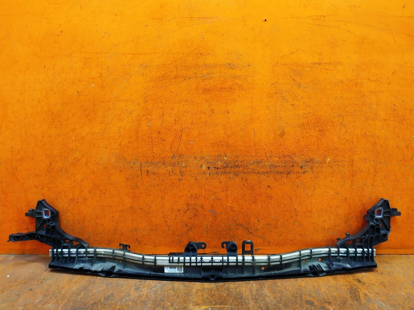 Кронштейн радиатора верхний Mercedes -Class 2016-нв W213