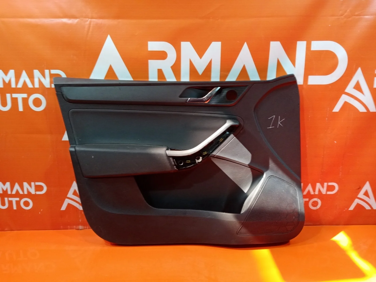 Обшивка двери Skoda RAPID 2014-2017