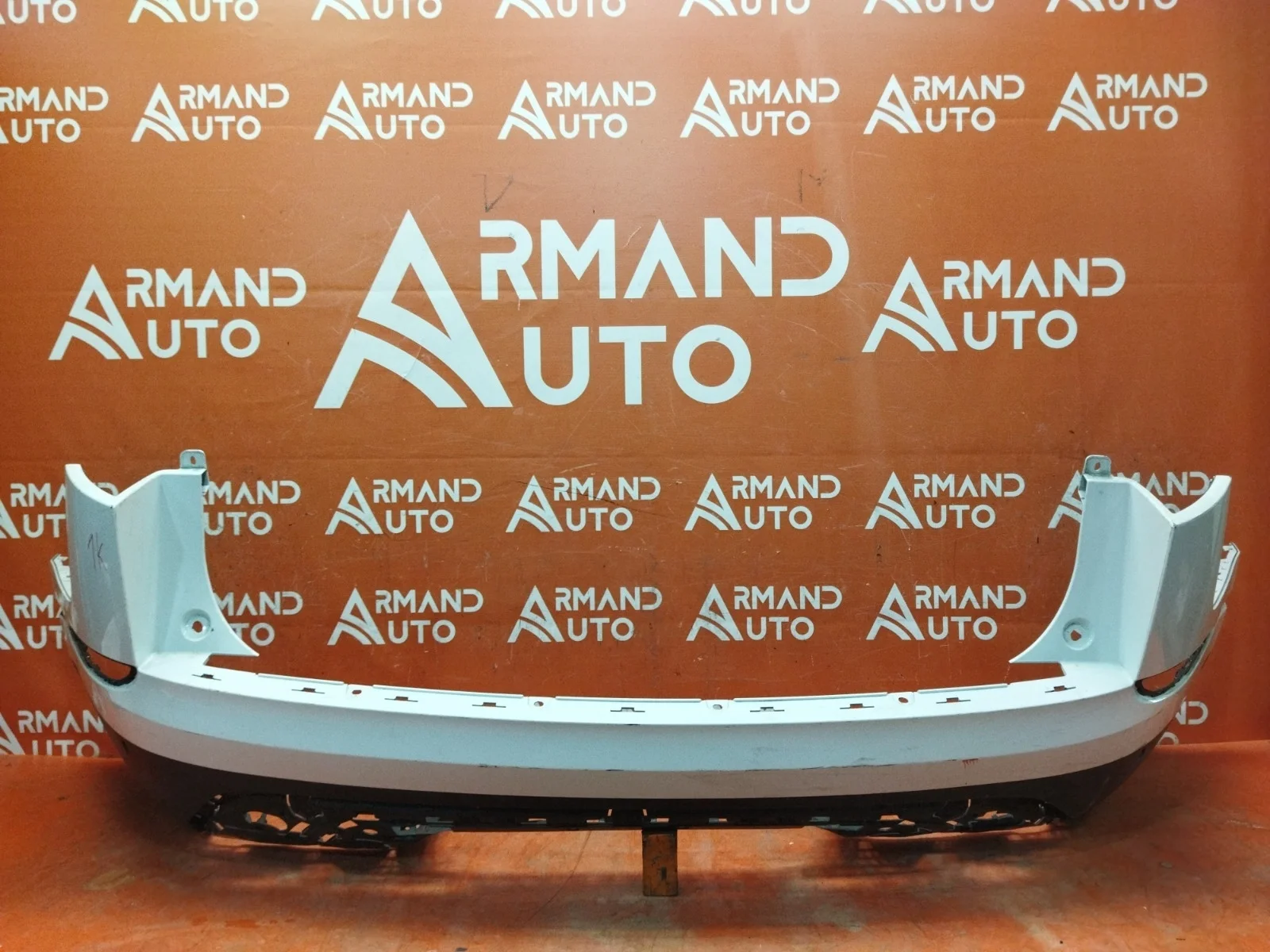 Бампер Land Rover Range Velar 2017-нв L560