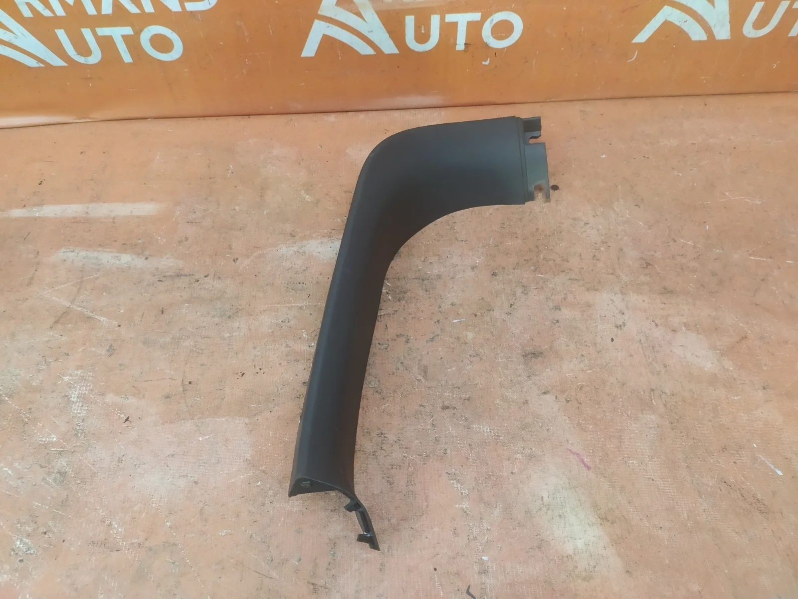 Обшивка двери багажника верхняя Mitsubishi Outlander 2012-нв 3