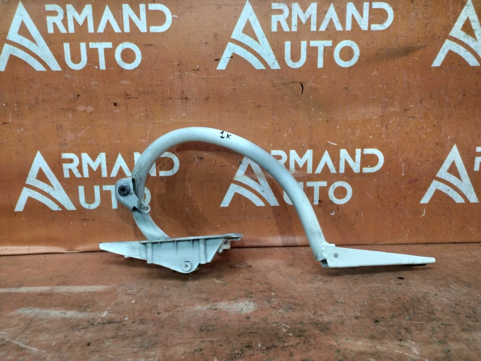 Петля крышки багажника Mercedes -Class 2014-2021 W205