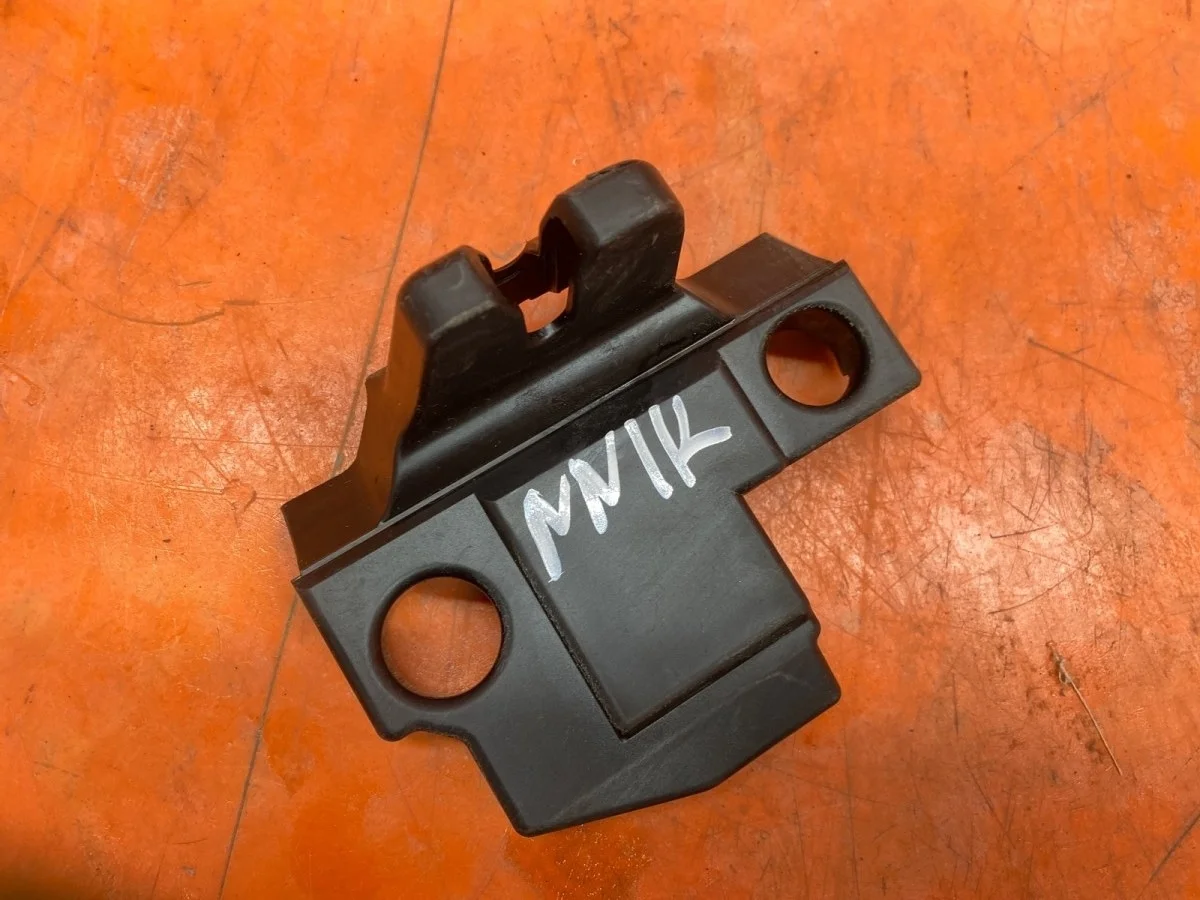 Кожух замка багажника Lexus IS 2008-2013