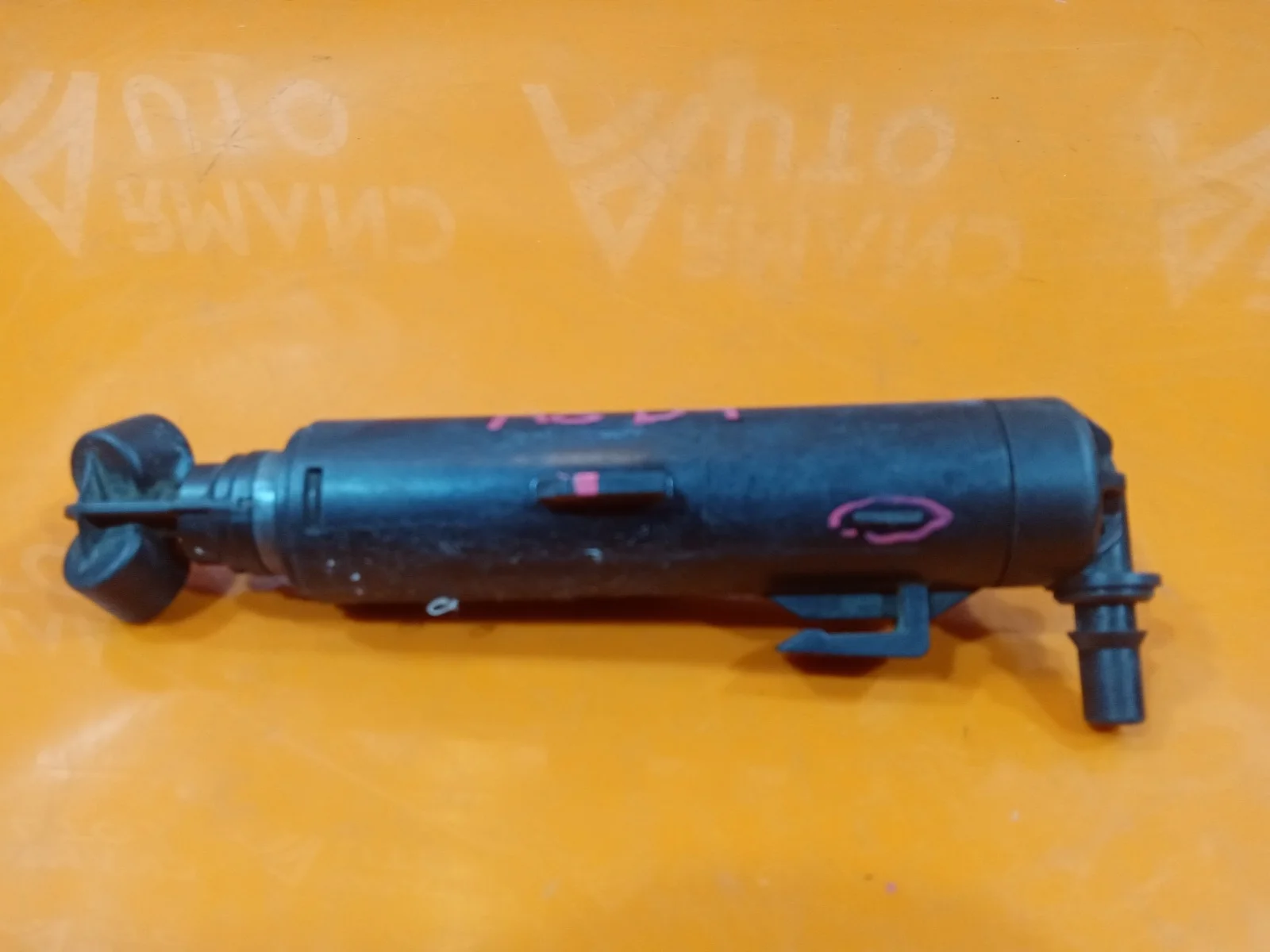 Форсунка фароомывателя Audi A8 2010-2014 3 D4