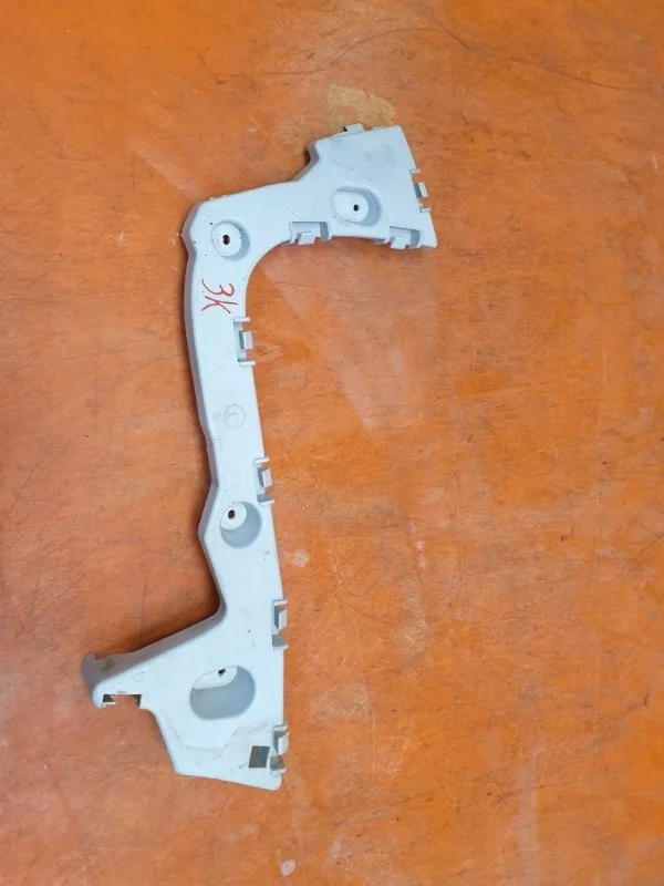 Кронштейн бампера Ford Focus 2011-2015 3