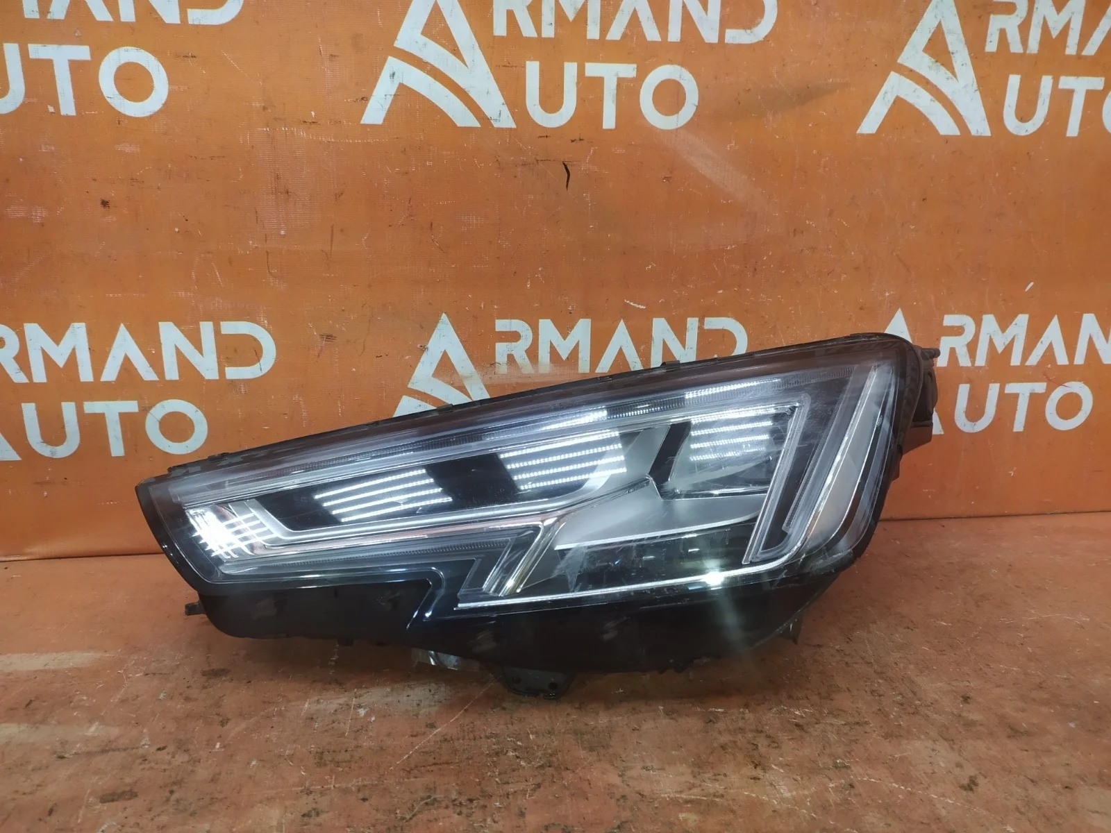 Фара Audi A4 2015-2020 B9