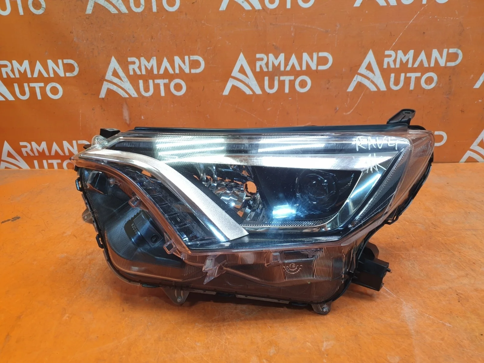 Фара Toyota RAV4 2015-2019 CA40