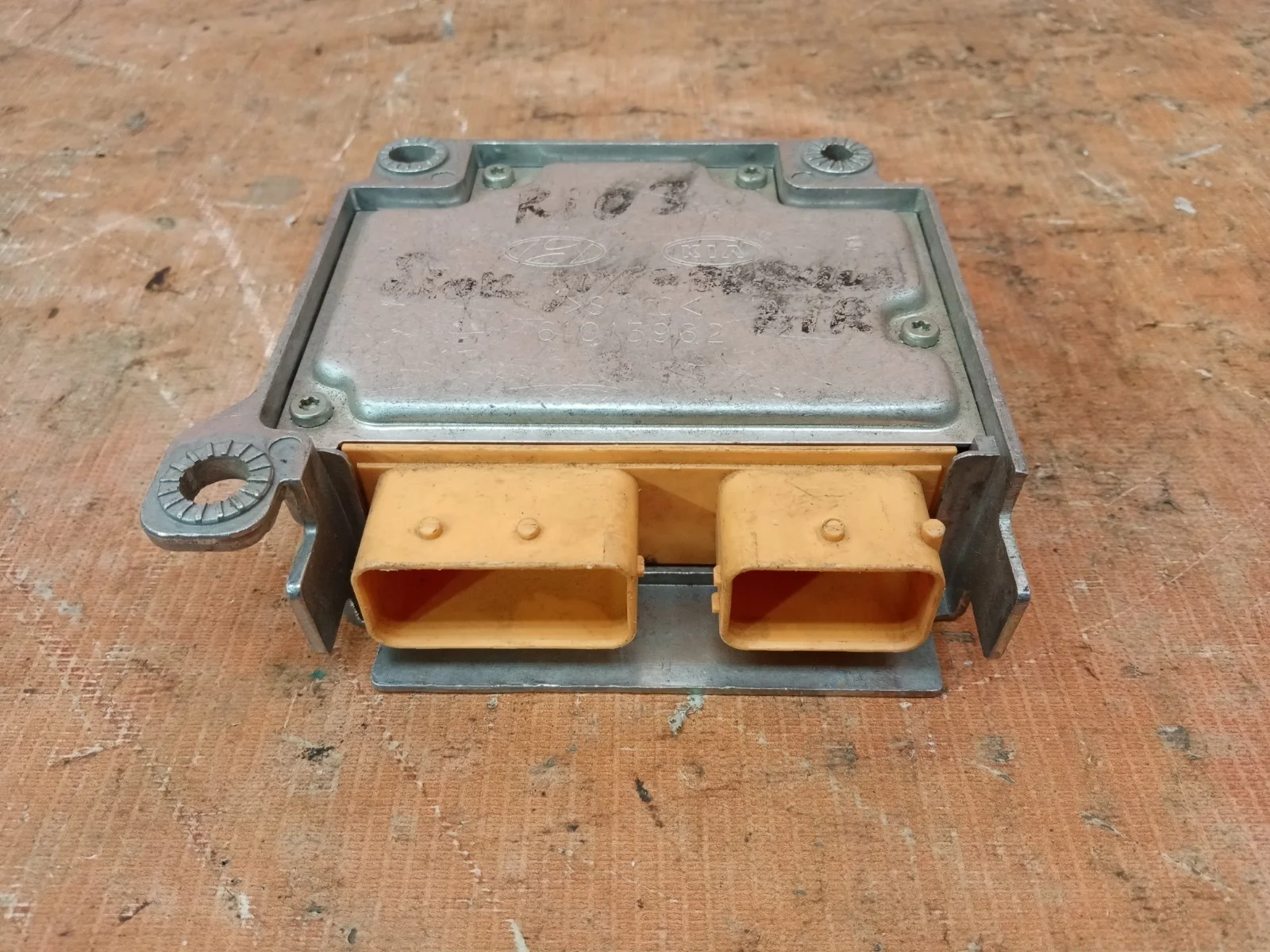 Блок управления airbag Kia Rio 2011-2017 3 QB