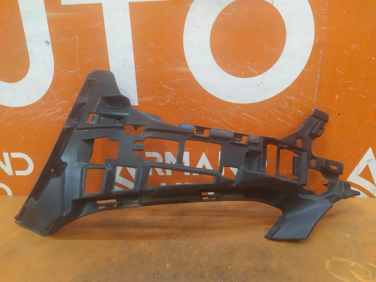 Кронштейн бампера Mercedes -Class 2014-2018 W205