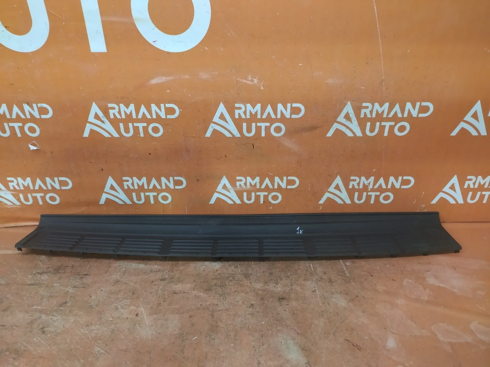 Накладка бампера верхняя Toyota Land Cruiser 2007-2021